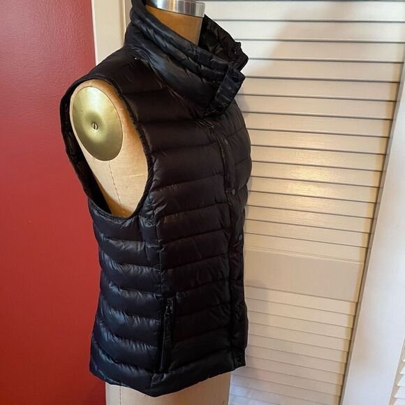 GAP | black puffer vest S - Picture 2 of 6